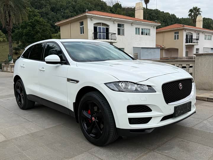 Фото 3 - Jaguar F-Pace