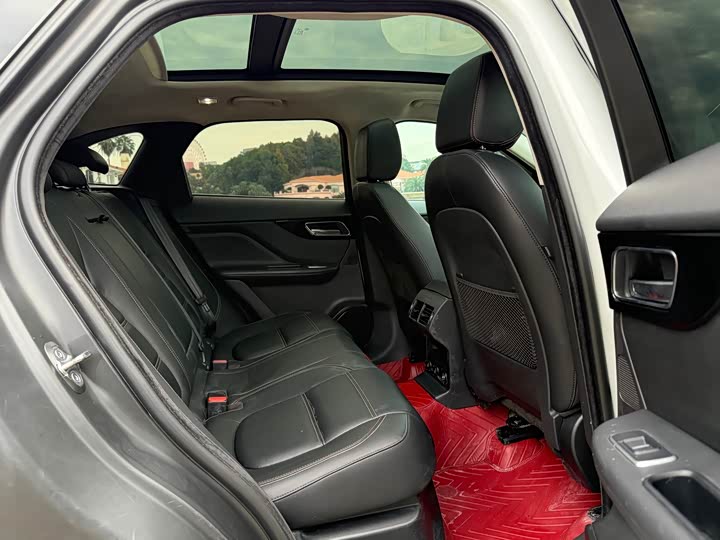 Фото 4 - Jaguar F-Pace