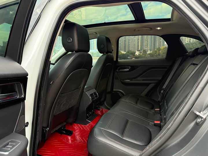 Фото 7 - Jaguar F-Pace