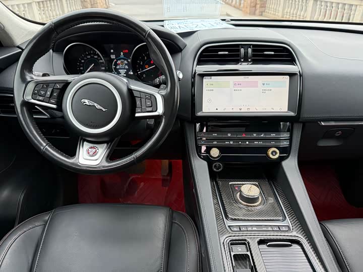 Фото 9 - Jaguar F-Pace