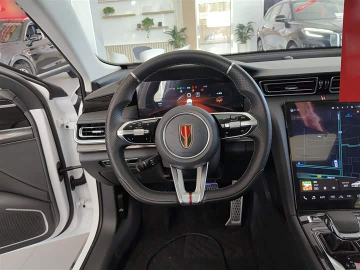 Фото 11 - Hongqi H6