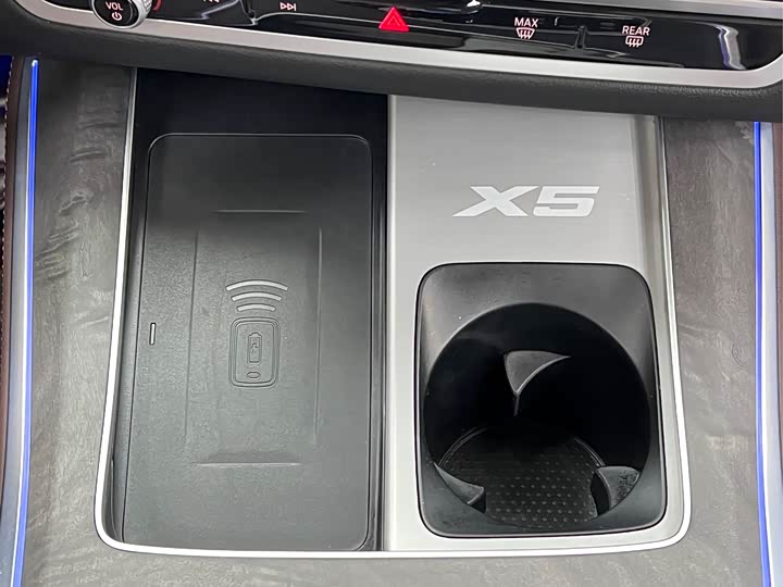 Фото 27 - BMW X5