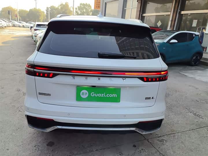 Фото 6 - Geely Monjaro