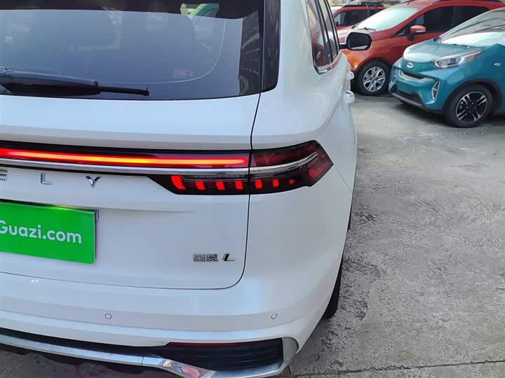 Фото 8 - Geely Monjaro