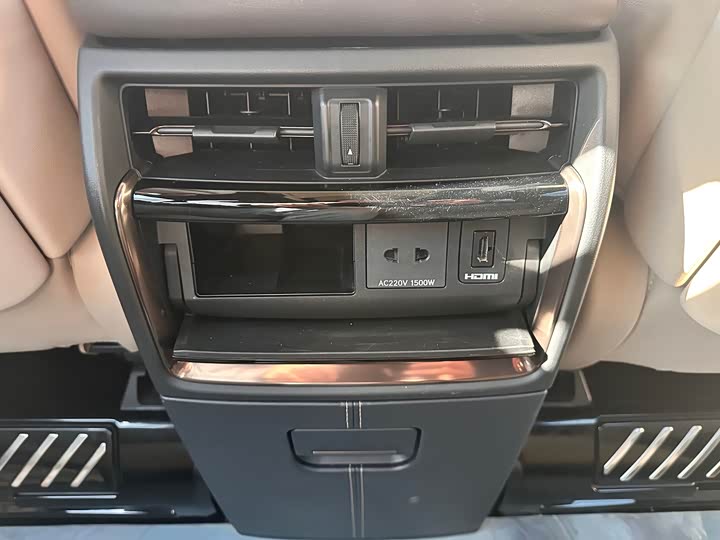 Фото 22 - Toyota Vellfire