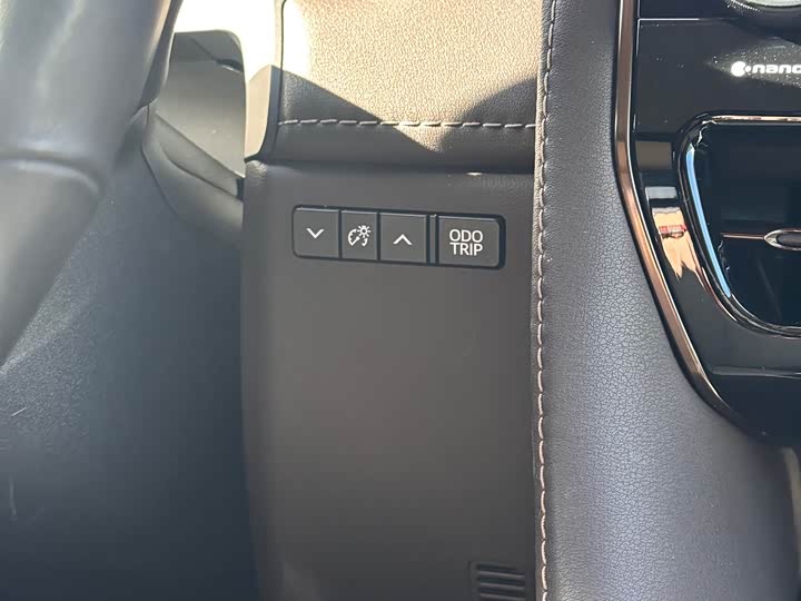 Фото 28 - Toyota Vellfire