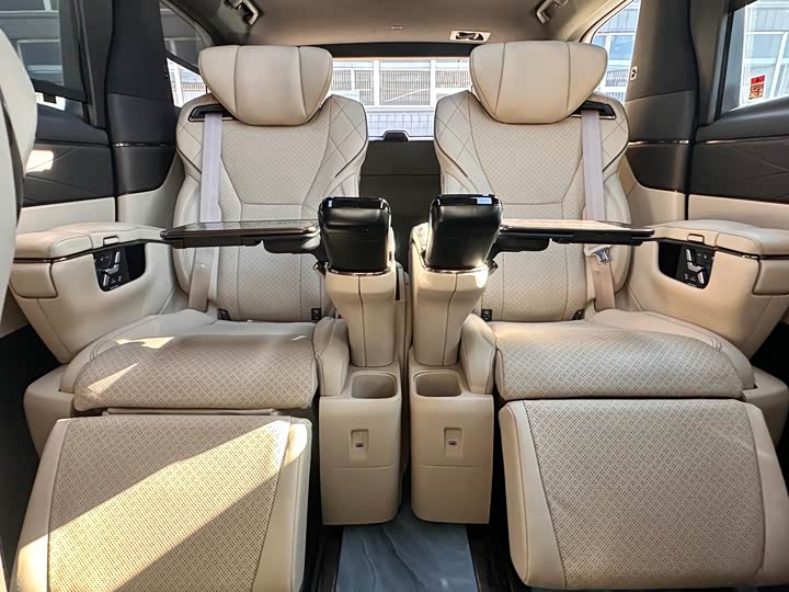 Фото 32 - Toyota Vellfire