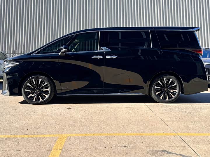 Фото 7 - Toyota Vellfire