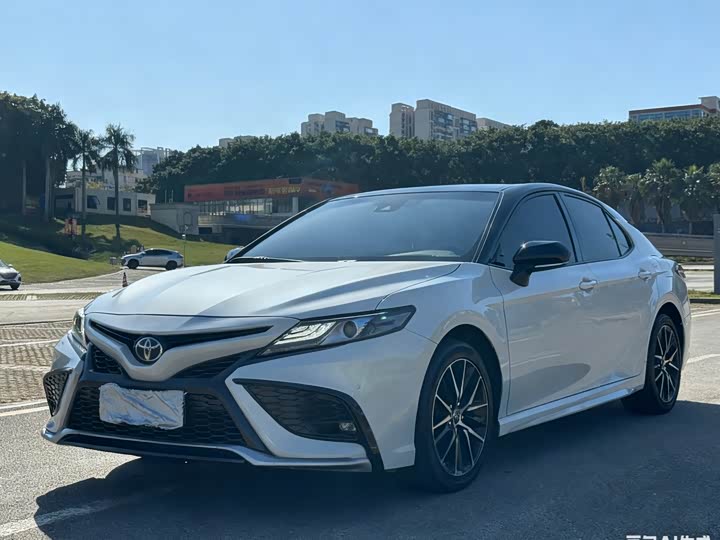 Фото 1 - Toyota Camry