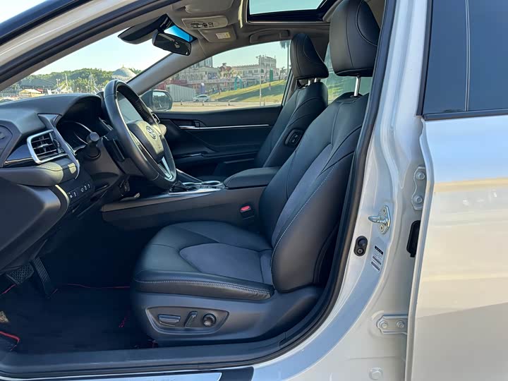 Фото 22 - Toyota Camry