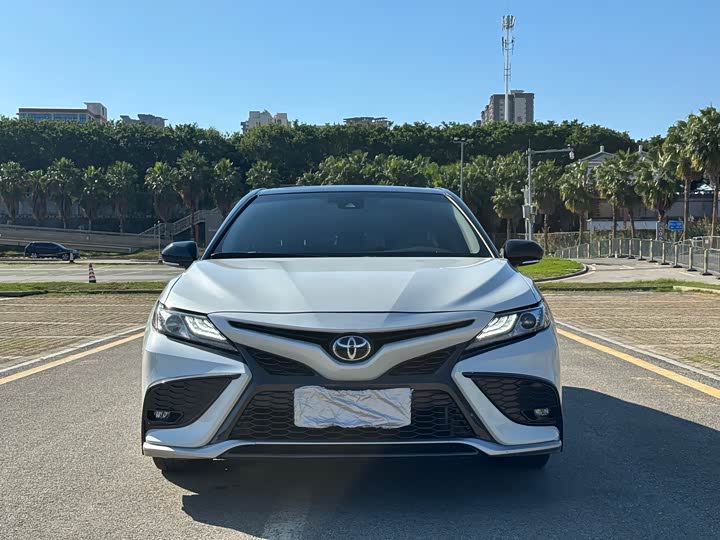 Фото 3 - Toyota Camry