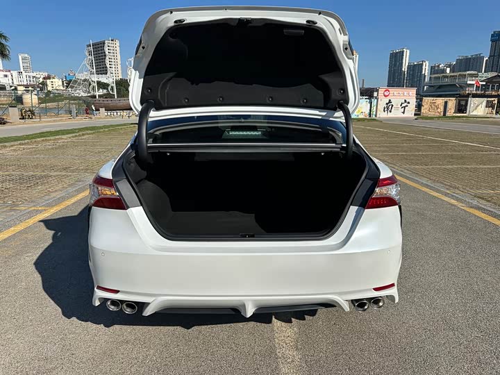 Фото 30 - Toyota Camry