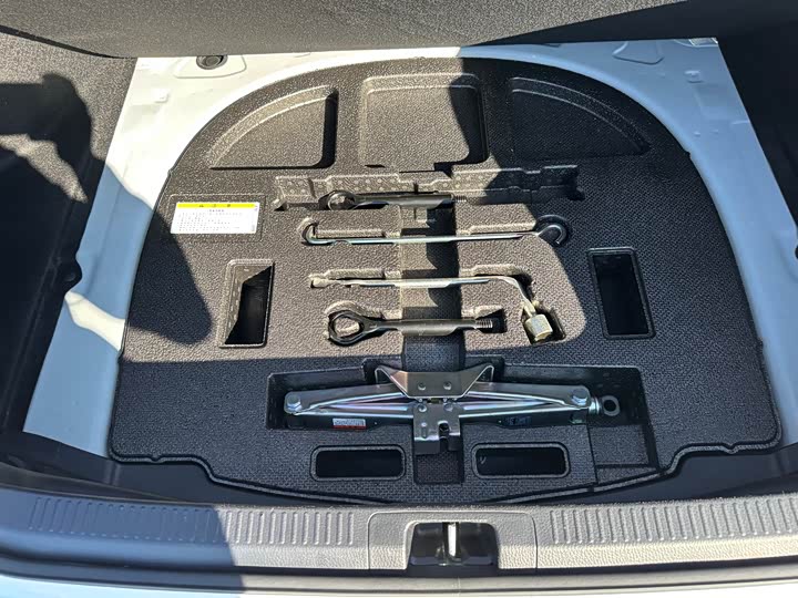 Фото 32 - Toyota Camry