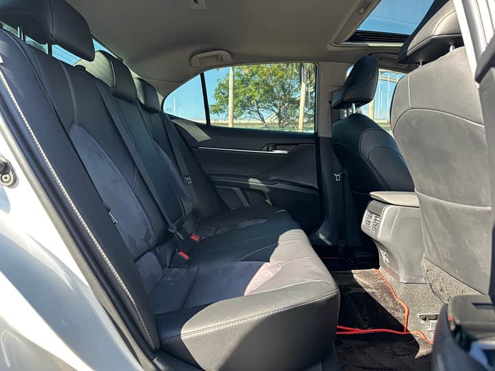 Фото 33 - Toyota Camry