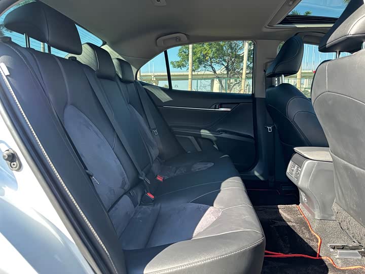 Фото 35 - Toyota Camry