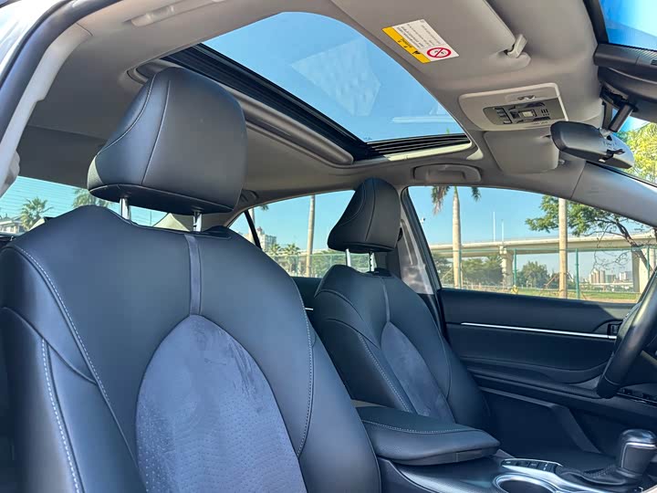 Фото 40 - Toyota Camry