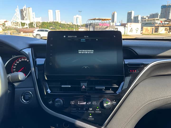 Фото 41 - Toyota Camry