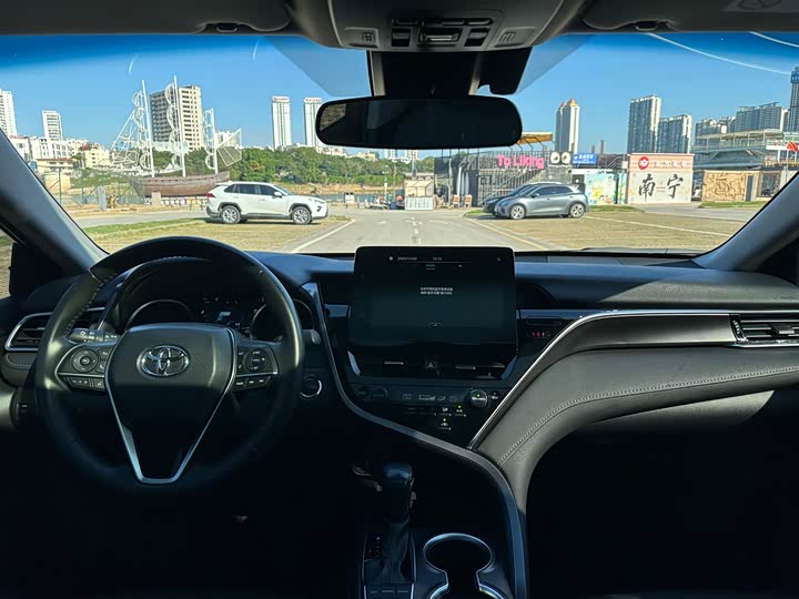 Фото 44 - Toyota Camry