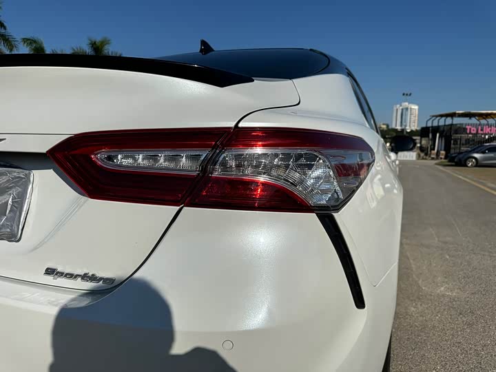 Фото 48 - Toyota Camry