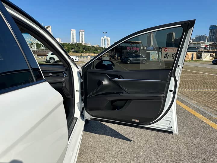 Фото 52 - Toyota Camry