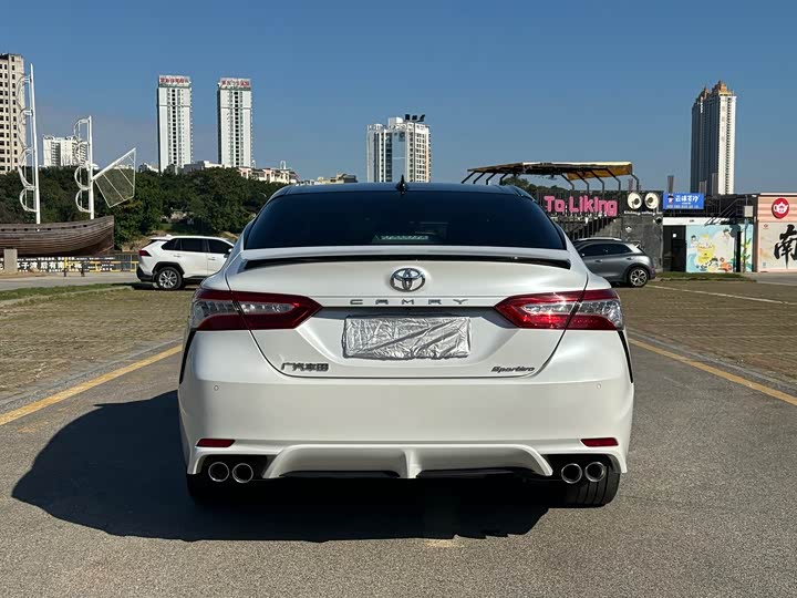 Фото 6 - Toyota Camry