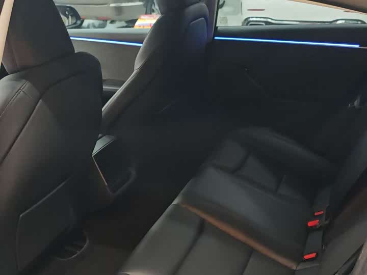 Фото 11 - Tesla Model 3