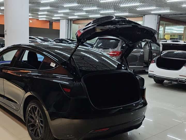 Фото 14 - Tesla Model 3