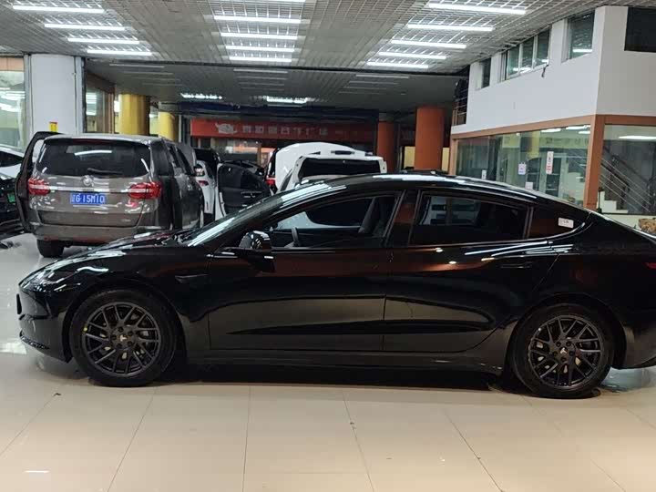 Фото 3 - Tesla Model 3