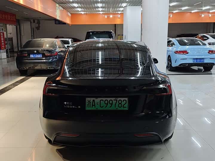 Фото 4 - Tesla Model 3