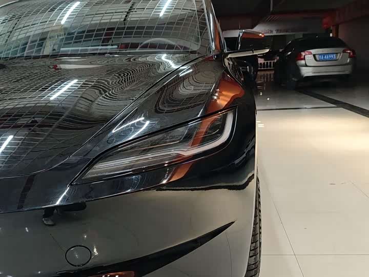 Фото 5 - Tesla Model 3