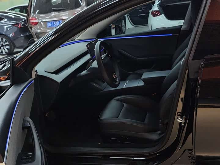 Фото 9 - Tesla Model 3