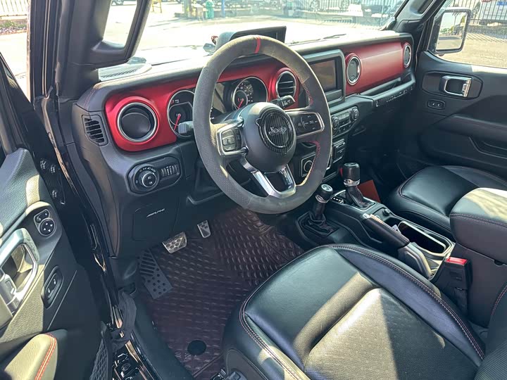 Фото 4 - Jeep Wrangler