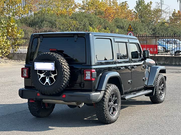 Фото 9 - Jeep Wrangler