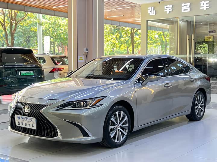 Фото 2 - Lexus ES