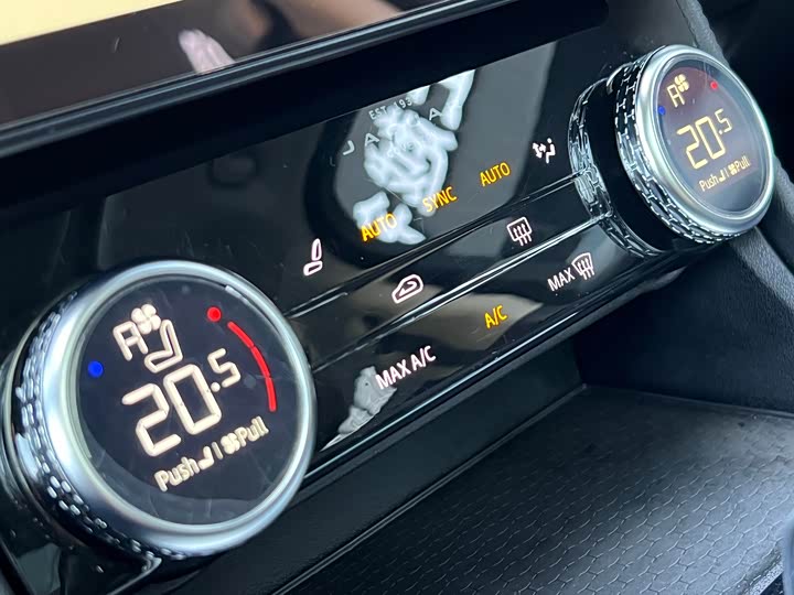 Фото 16 - Jaguar F-Pace