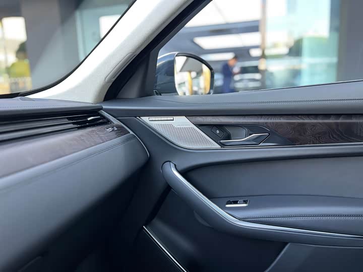 Фото 19 - Jaguar F-Pace