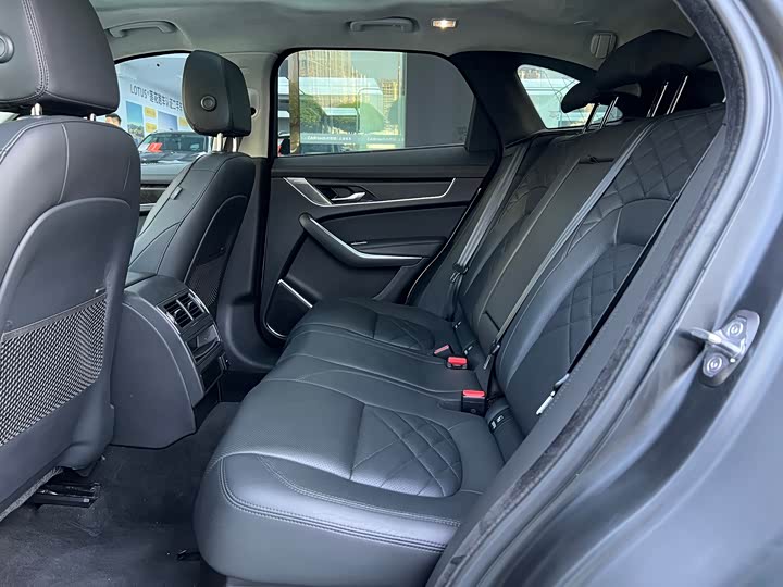 Фото 20 - Jaguar F-Pace