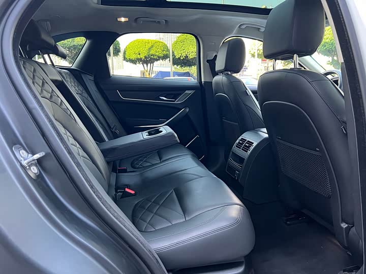 Фото 22 - Jaguar F-Pace