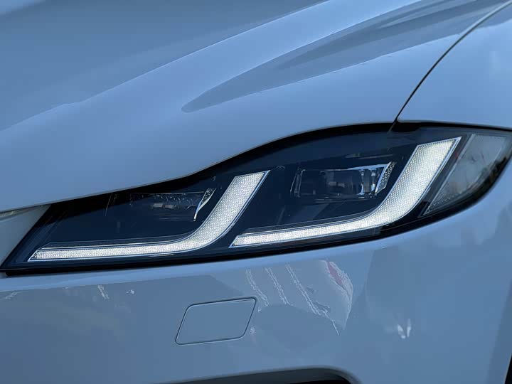 Фото 23 - Jaguar F-Pace