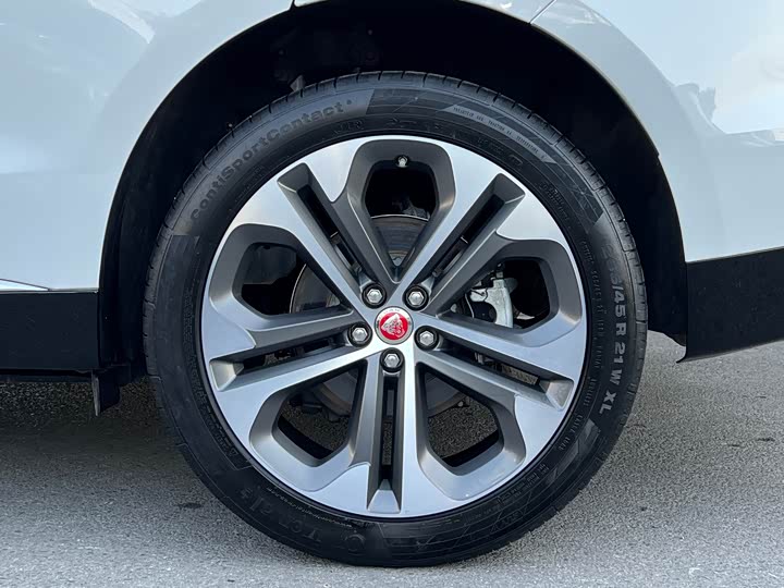 Фото 24 - Jaguar F-Pace