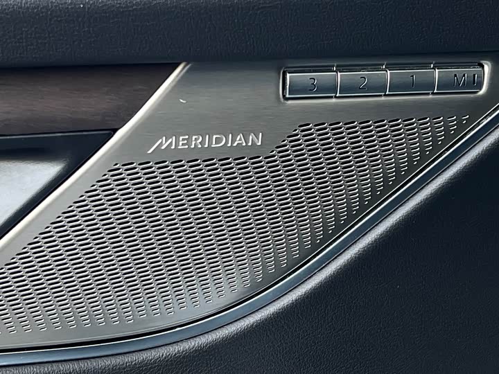 Фото 8 - Jaguar F-Pace