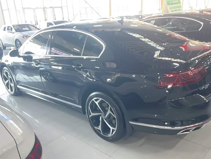 Фото 10 - Volkswagen Magotan