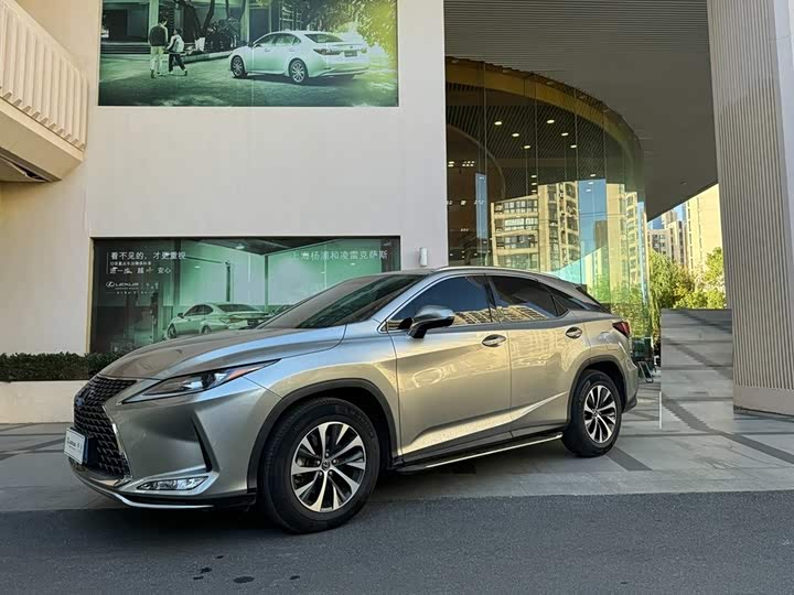 Фото 1 - Lexus RX