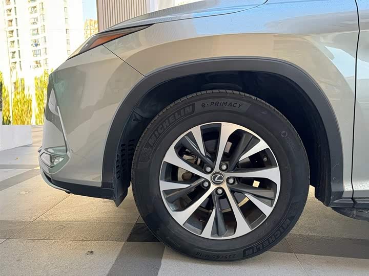 Фото 11 - Lexus RX