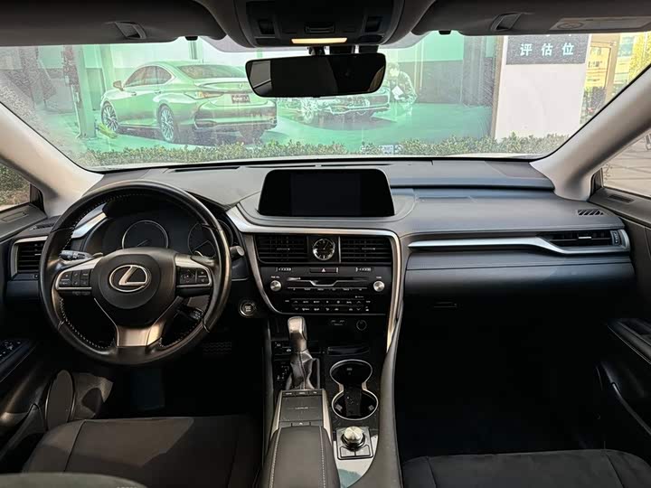 Фото 13 - Lexus RX