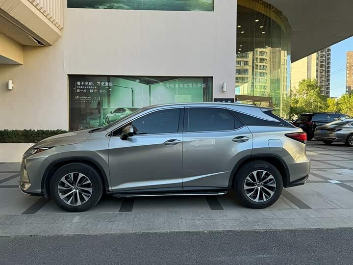 Фото 2 - Lexus RX