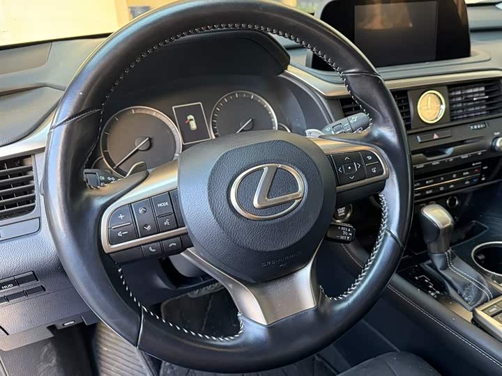 Фото 7 - Lexus RX