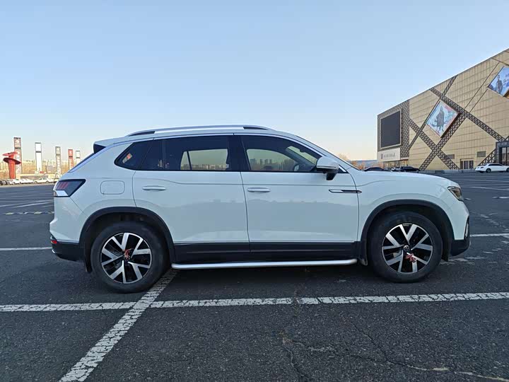 Фото 8 - Volkswagen Tayron