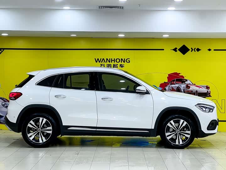 Фото 10 - Mercedes-Benz GLA-Class