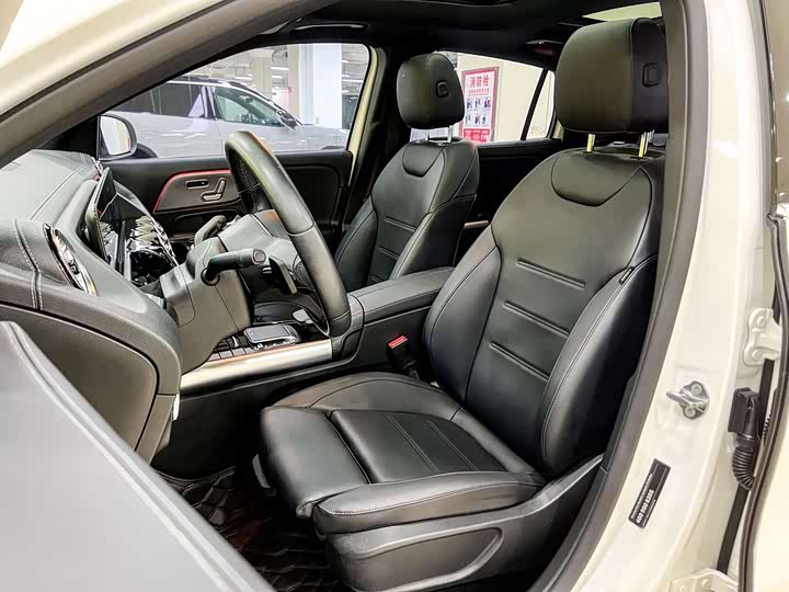 Фото 12 - Mercedes-Benz GLA-Class